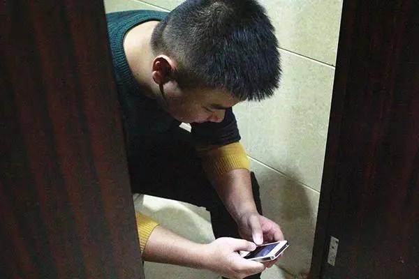 左边肚脐边上疼大便不成形做肠镜,大便不成形什么原因要做肠镜吗