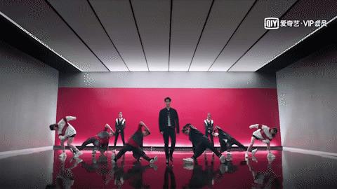 都来听张艺兴同事说说，他究竟是个怎么样的人