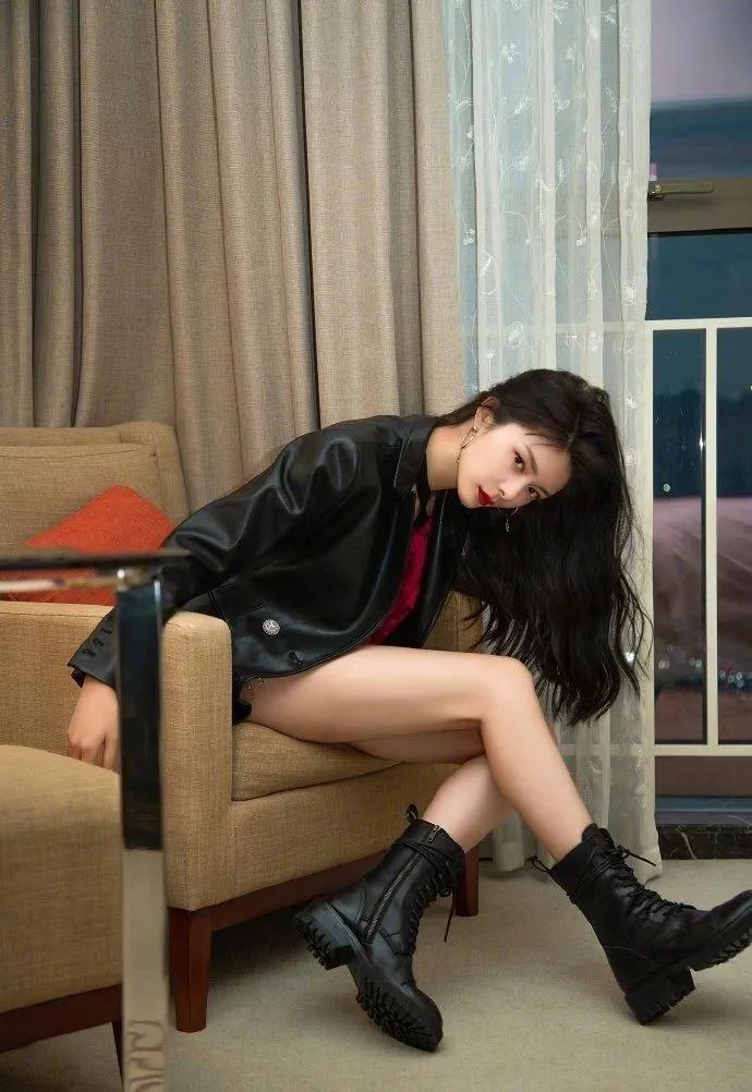 这才是马丁靴的正确穿搭,马丁靴这么穿太时髦了