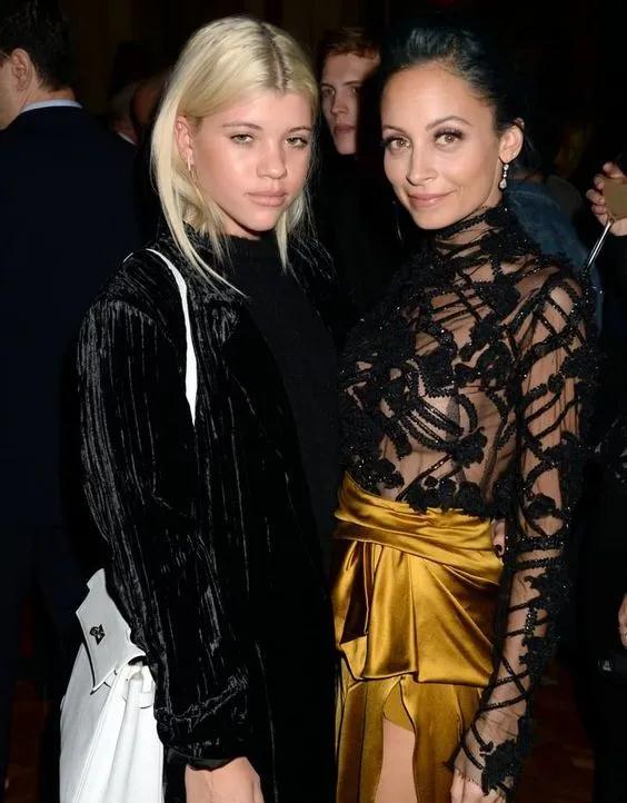 包神日记丨为中古带货,这个荷里活巨星家族是认真的