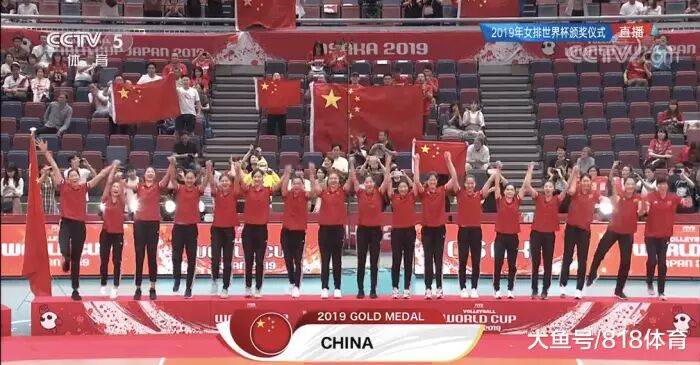中国女排颁奖日本观众走光，日排协主席黑脸，切朱婷获奖镜头