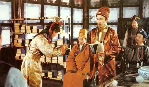 金钏不过区区丫环，为何她跳井自尽后，贾政居然会为此勃然大怒？