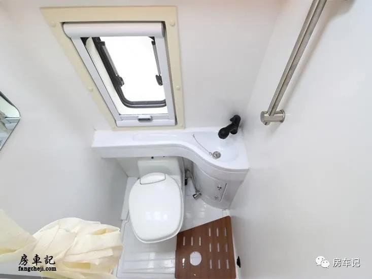 舒适实用，随心出游！卫航V590给您保姆车的大气和空间