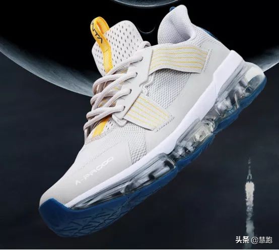 国产跑鞋r2与李宁跑鞋对比,近几年崛起的国产跑鞋品牌