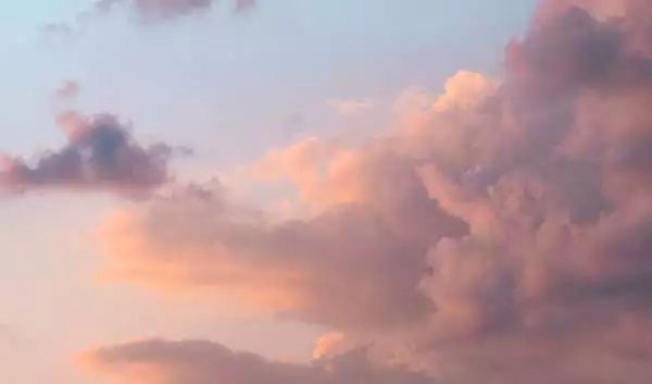 照亮生命的柔软、温暖和浪漫,都在这位“治愈系”女作家的童话里