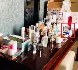 别傻了,你以为她们是真的惨么?