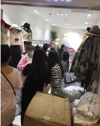 批发旗袍服装的进货渠道,温州服装批发进货渠道