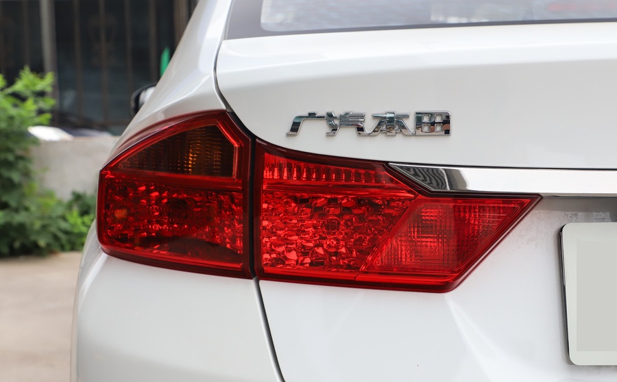 飞度8万左右,新车指导价85800的18款飞度