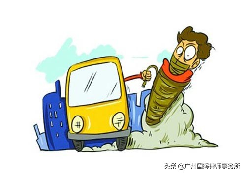 被车撞成骨折一般能索赔多少钱,被车撞了怎么赔偿不超过多少钱