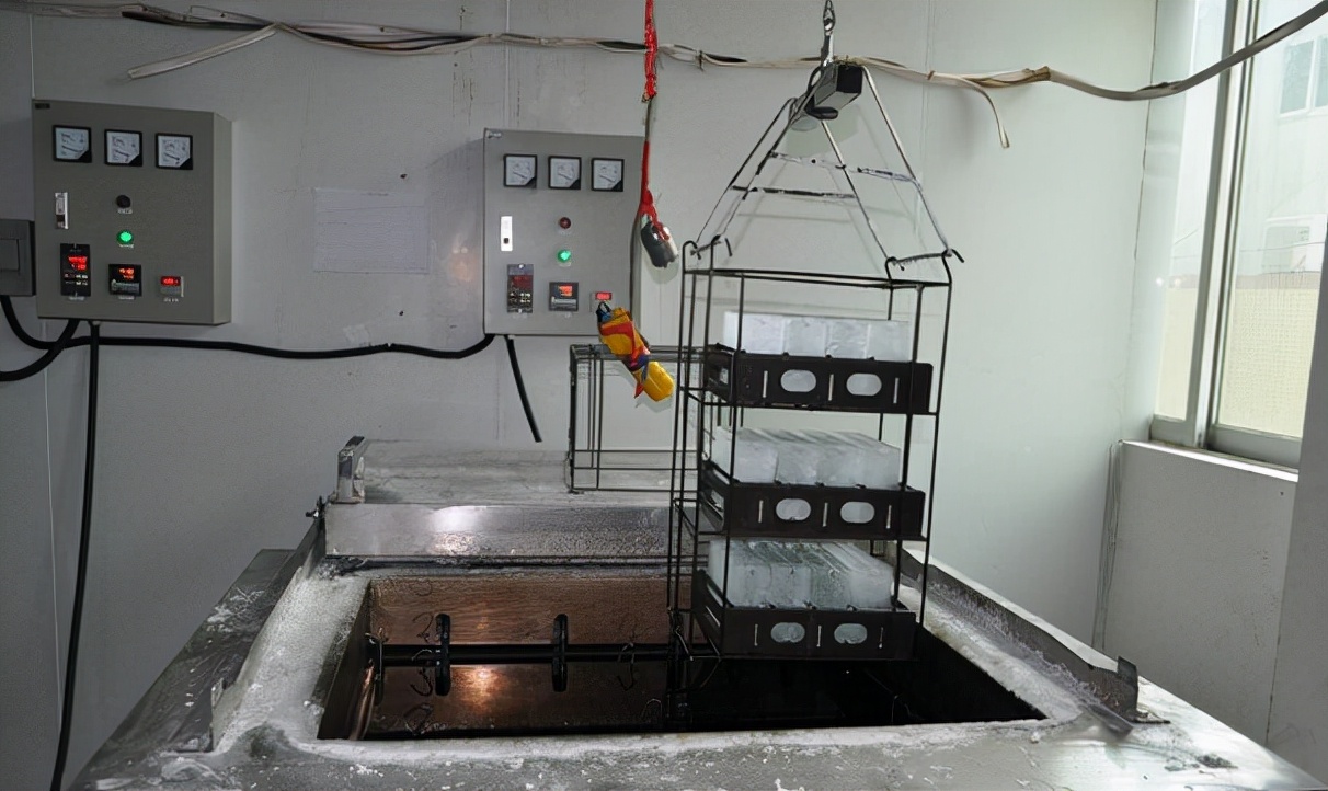 钢化膜是怎样炼成的？iPhone13钢化膜有什么优点和提升？