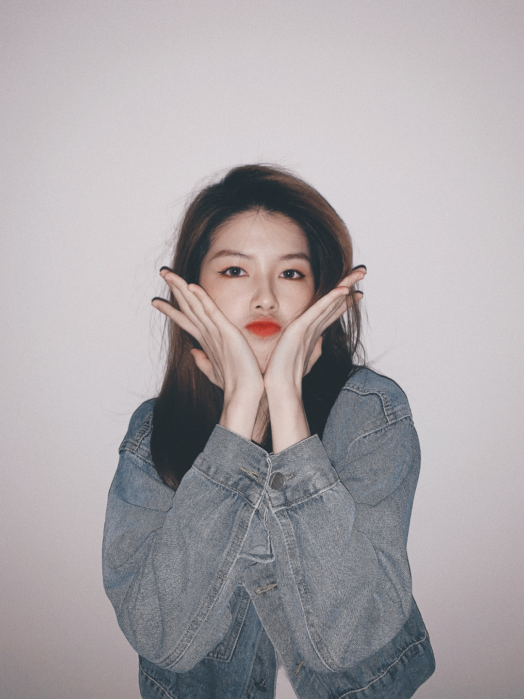 自拍照姿势大全教你拍出好照片,自拍的拍照姿势怎么拍好看