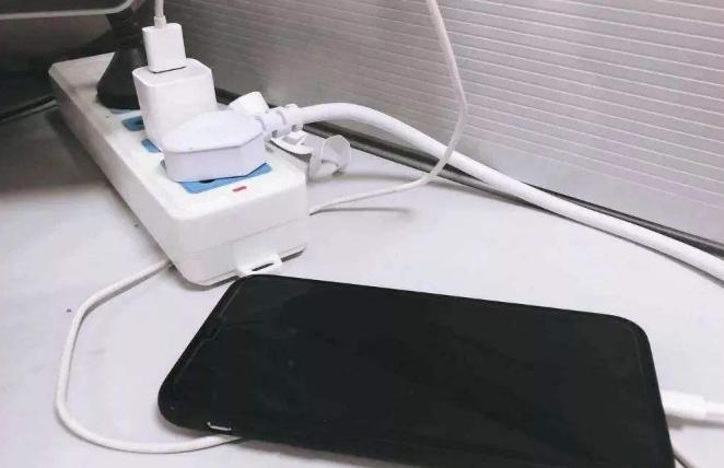 手机要爆炸时出现的三种现象,手机爆炸的三个前兆是什么