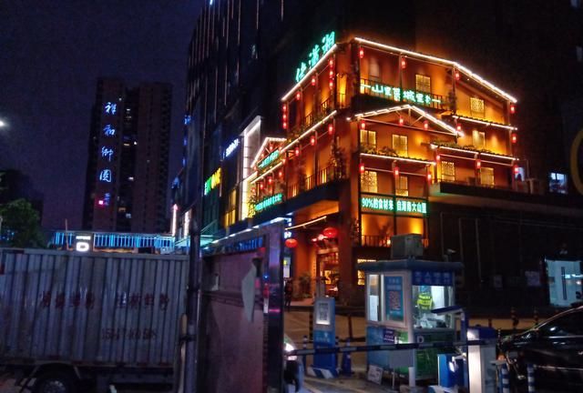 深圳观澜富士康南门夜景,富士康真实夜景