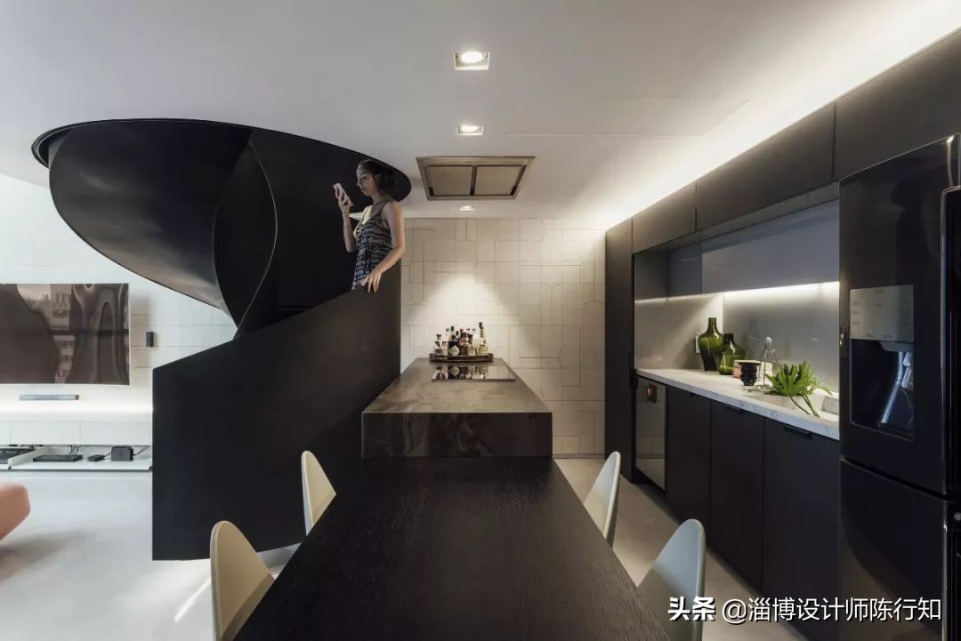 旋转楼梯有没有高端一点的,旋转楼梯适合轻奢风还是新中式