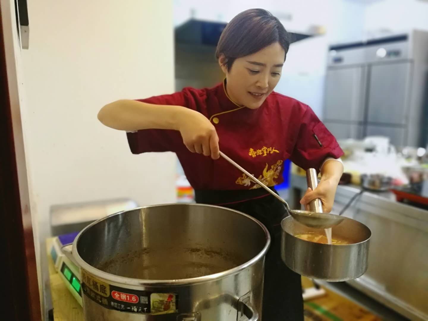 自己开重庆小面馆要投入多少,创业做重庆小面这个项目怎么样