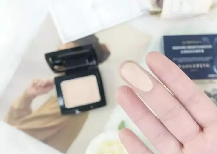 李佳琦狂卖4万件粉膏,激动到连喊6个OMG:真的特别好用