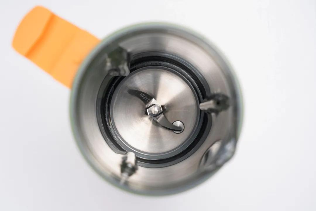 会生活的人，家里都会有这样一个多功能的豆浆果汁搅拌机