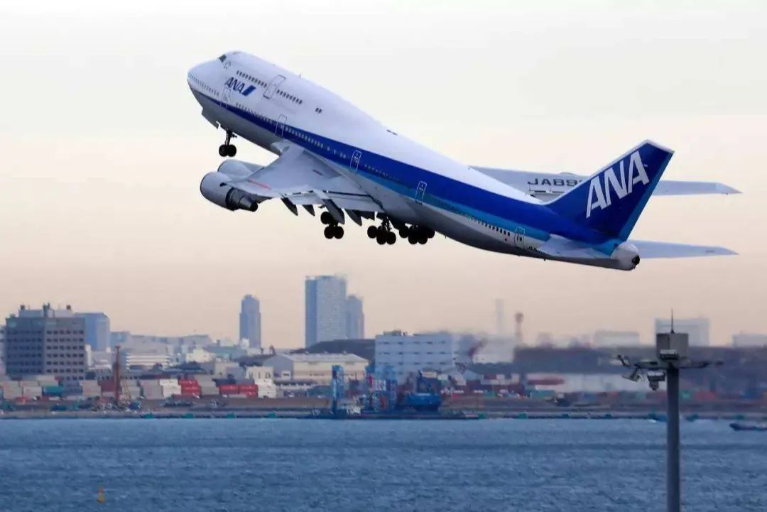 世界上第一架波音787,大型客机波音787垂直起飞