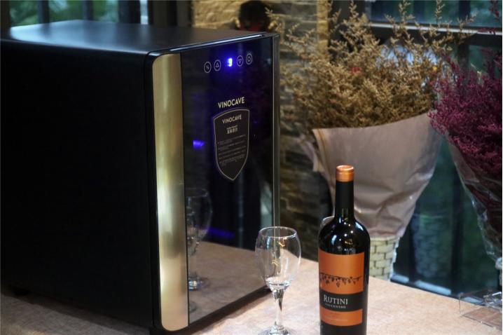 红酒恒温酒柜推荐,年轻人的第一瓶酒