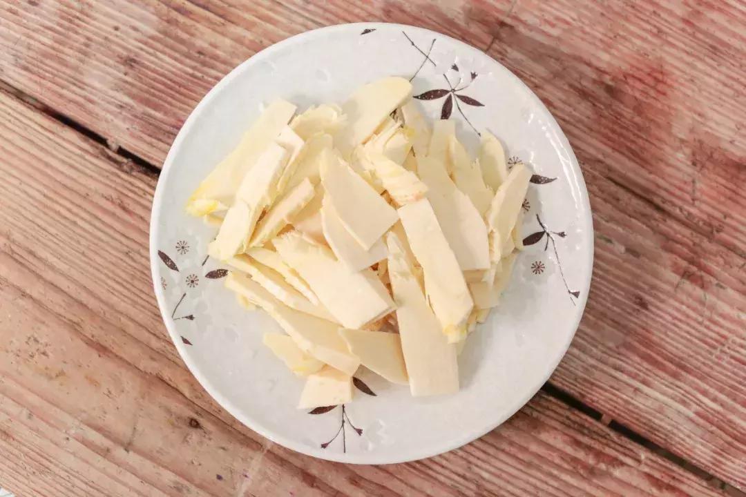 冬笋炒腊肉最正宗的做法,冬笋炒腊肉要不要先焯水