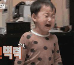 坐电梯时突然停电怎么办,电梯突然停电出现下滑正常吗