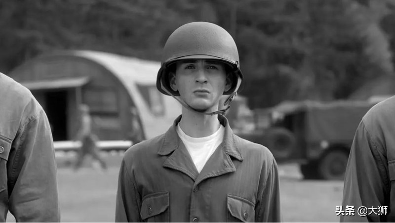 真实的美国队长对比,美国队长暴露出真实身份