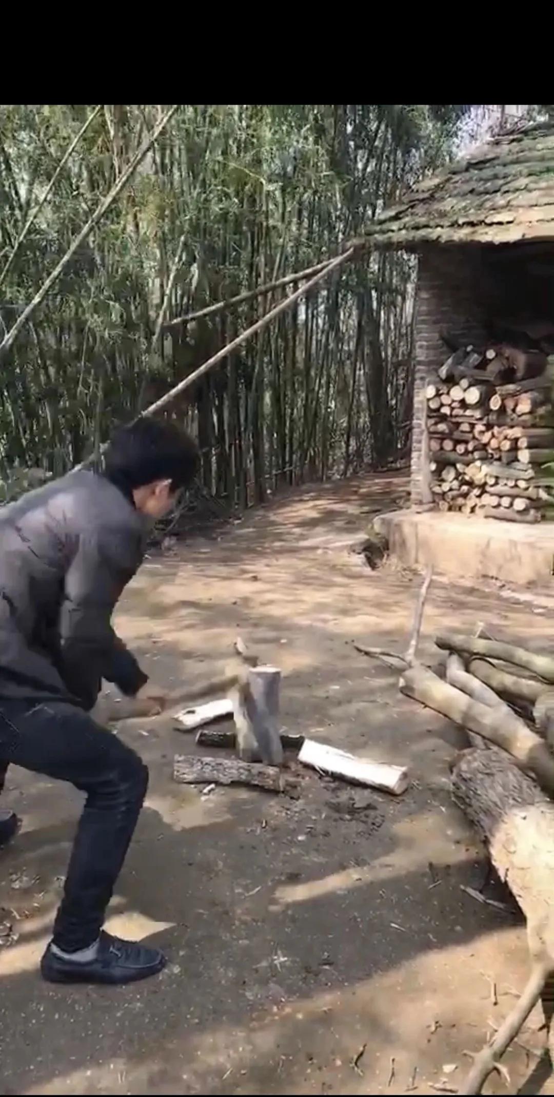 18口人每天吃掉40只鸡,18个人滞留老家