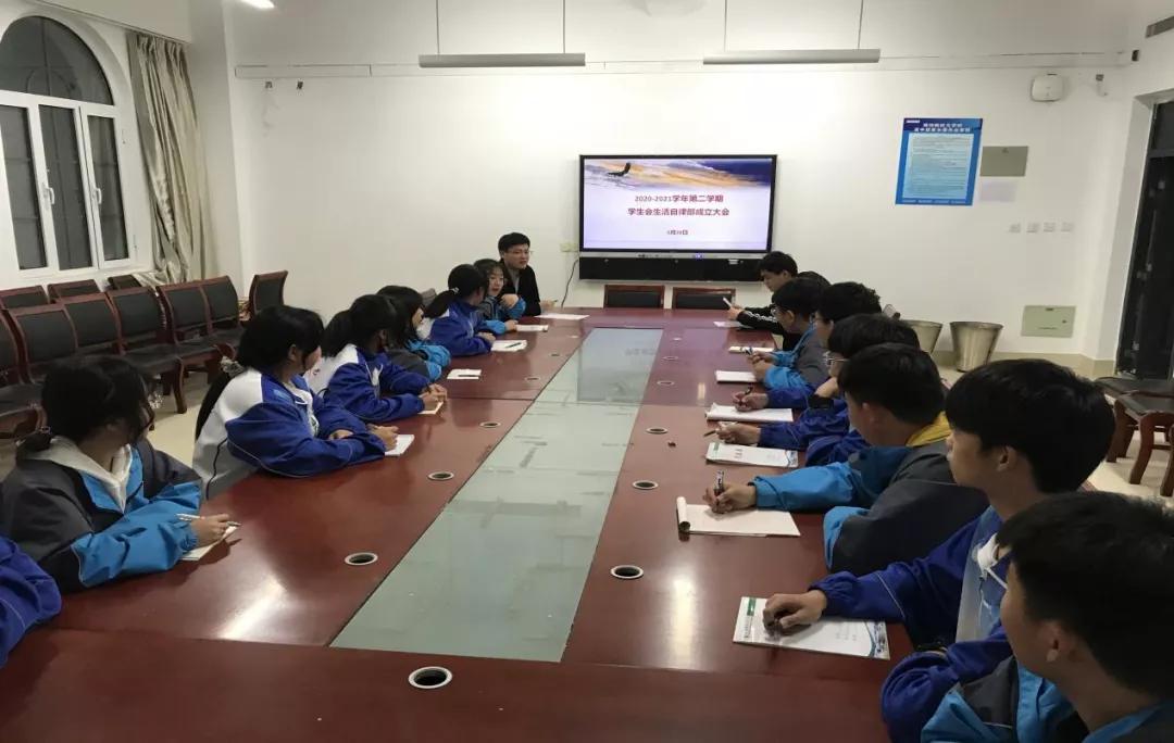 潍坊新纪元高中部学生会生活自律部:落实自主管理,打造优秀宿舍