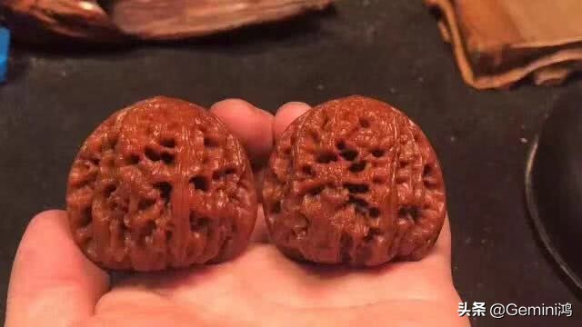 没刷过的文玩核桃包浆玉化,机刷核桃还没有纹路