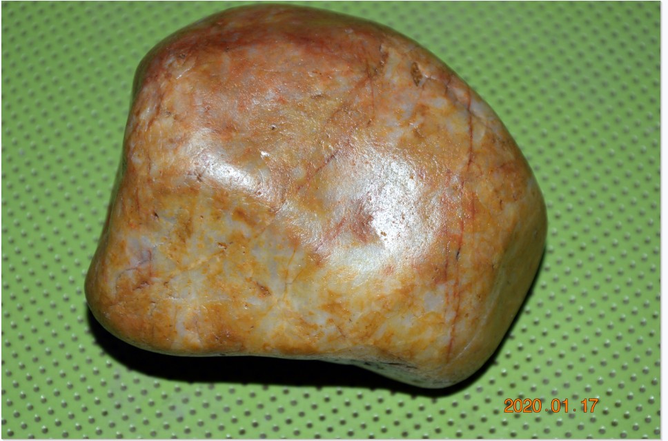 乌鸦皮黄蜡石,难得一见的黄蜡石