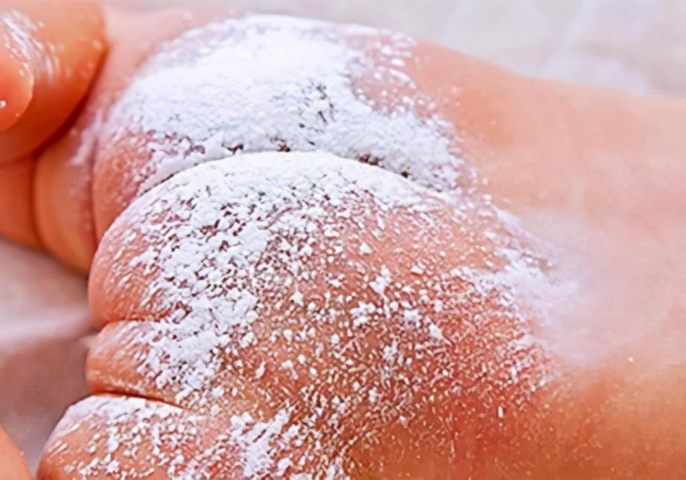 为什么不建议给宝宝用爽身粉,为什么不建议给宝宝用紫草膏