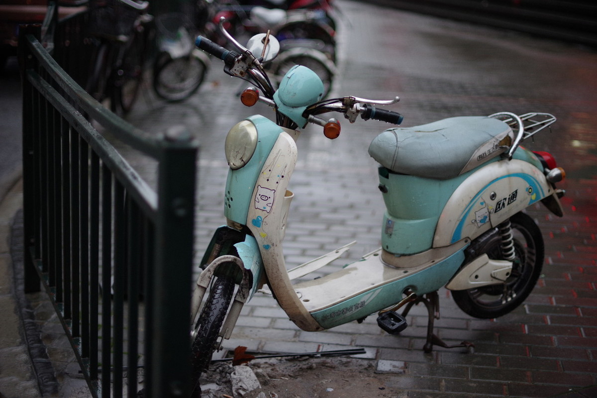 电动车半路坏了怎么运回家,电动车半路坏了如何联系修理店