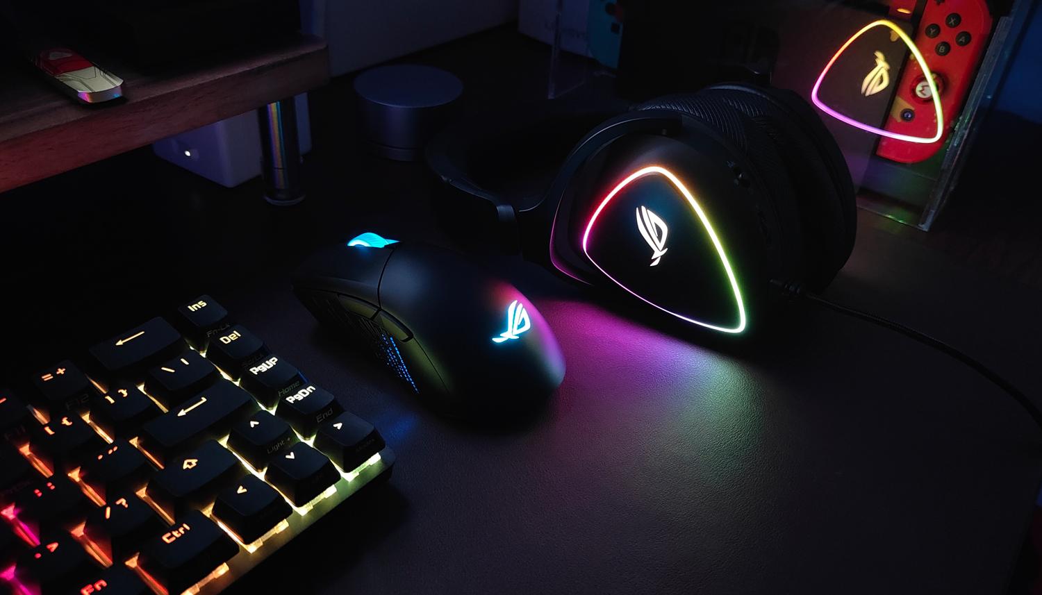 游戏宅理想桌面,电竞头戴式耳机rog棱镜s