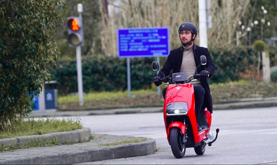 台铃新出48v能跑多远,台铃小刀哪个续航长