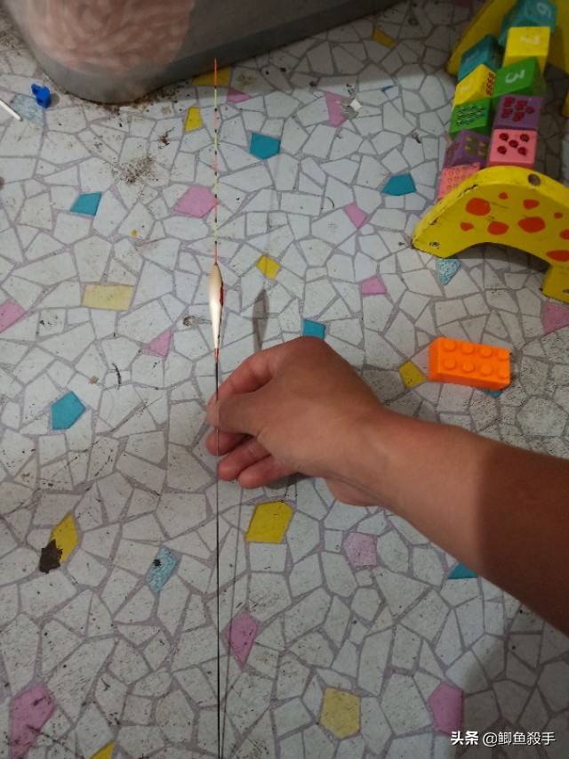 “高价”浮漂真的就能钓上鱼吗？“地摊货”也能狂拉板砖鲫！