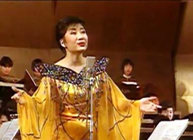 比肩毛阿敏，却因抑郁情伤削发为尼，歌后李娜称这23年每天都充实