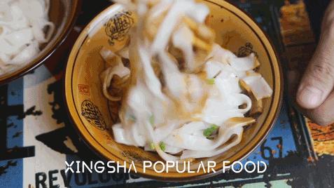 人生一串,烟火江湖!这家铁板烧烤店用串串翻起儿时回忆