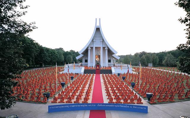 泰国最著名的寺庙龙庙,泰国供奉佛牌的寺庙
