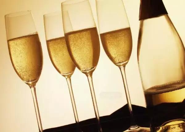 社交与西餐礼仪篇——杨鹤熊大使教你西餐如何吃出“国际范”