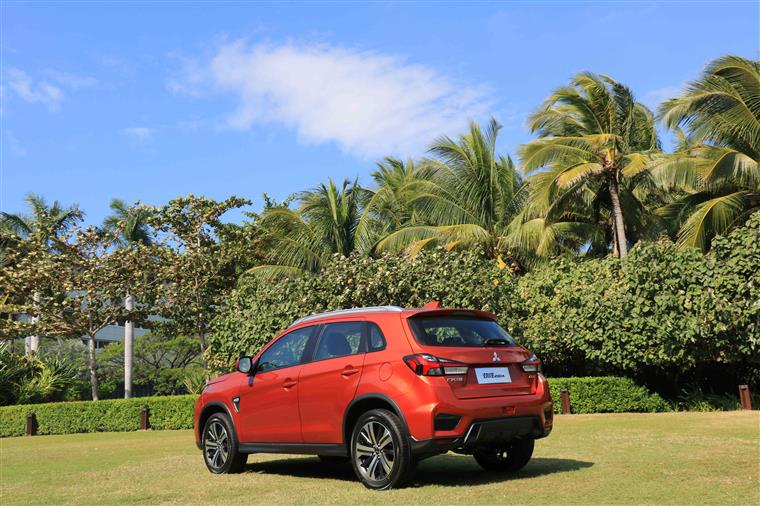 广汽三菱suv13万左右落地价,起售价不到十万的中型suv推荐