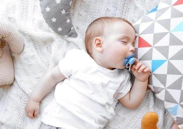 孩子吃安抚奶嘴怎么戒掉,如何让孩子戒掉奶嘴奶瓶