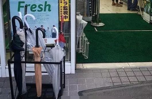 为什么日本人都用透明伞,透明伞有什么好处