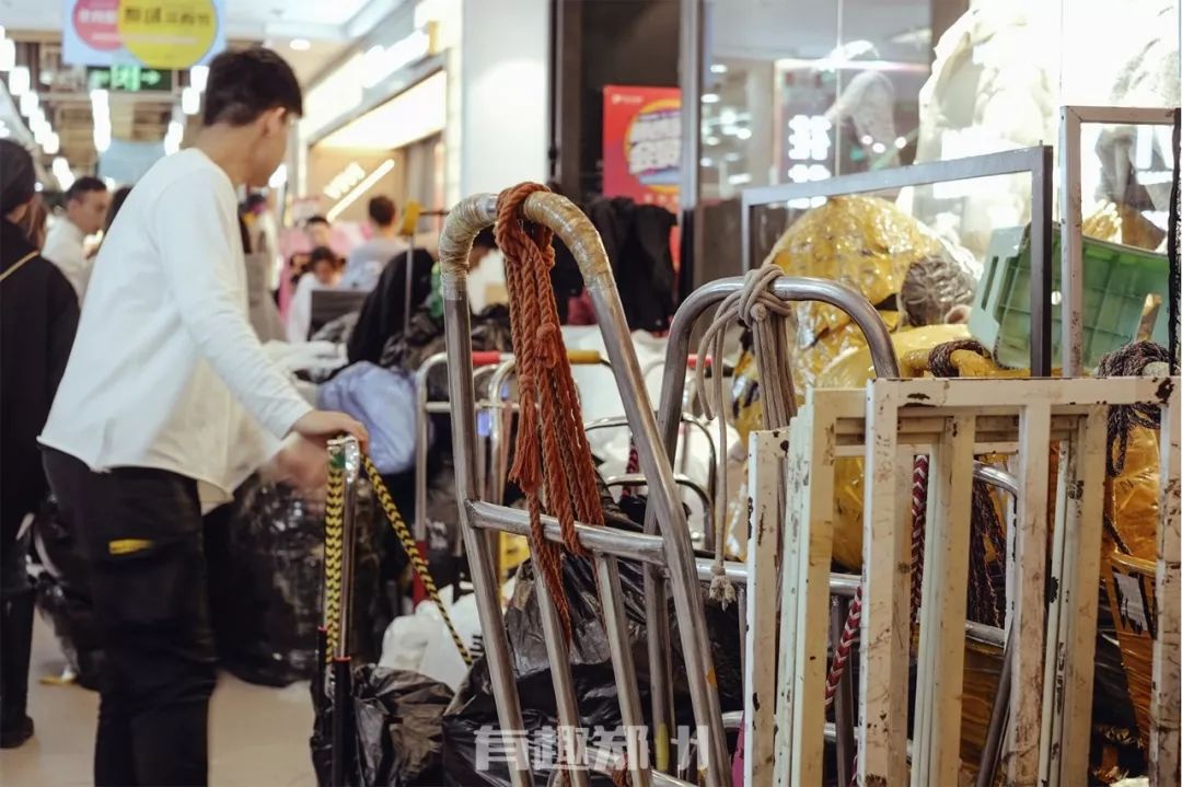 郑州银基商贸城,时尚和繁华背后,多的是你不知道的辛苦和忙碌