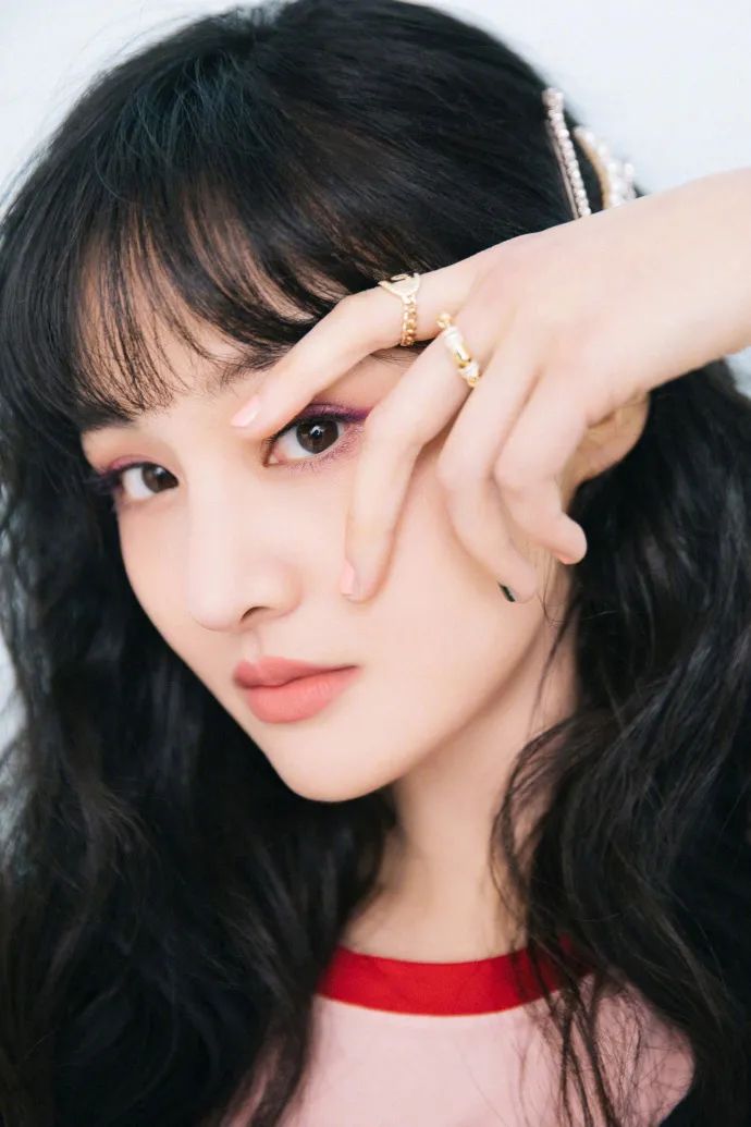 单眼皮女生眼影怎么涂好看又自然,单眼皮女生适合什么颜色的眼影