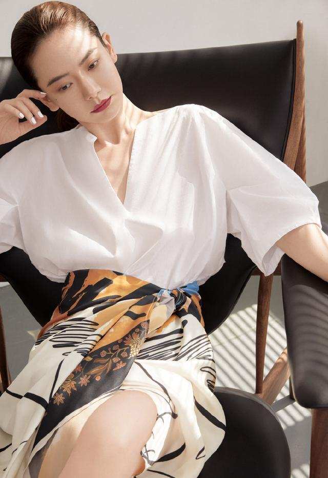 李嘉欣最新着装,李嘉欣连头发丝都在彰显她的美貌