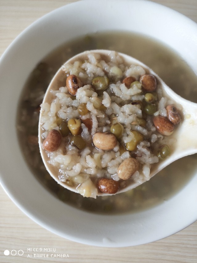 二伏三伏天的豇豆最鲜美,摘一把就能熬锅好粥,两碗不够还想喝吆