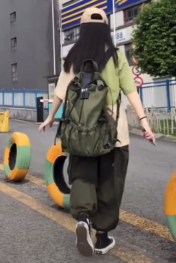 鍖″▉鐨勯粦鑹插伐瑁呰¥,楂樿椋庡尅濞佸伐瑁呰¥