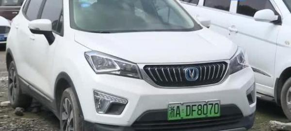 出租车司机搬走共享电动车没人管,长安新能源汽车出租公司