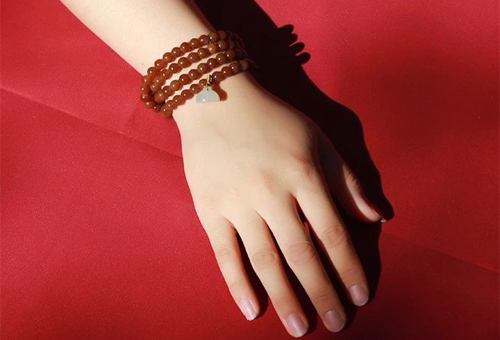 穿金显富贵戴玉保平安,穿金显富贵戴玉保平安完整版