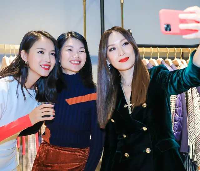 吕燕穿搭图片大全,吕燕高级脸视频